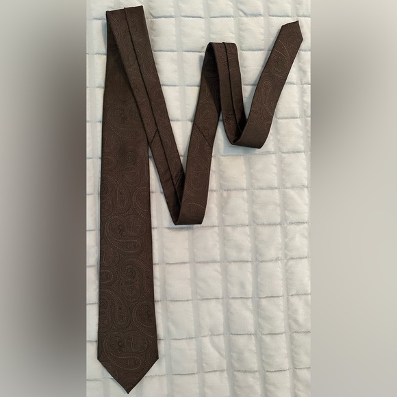 Michael Kors Brown Paisley Silk & Poly Mens Tie. This is a amazing must see tie! - Picture 2 of 10